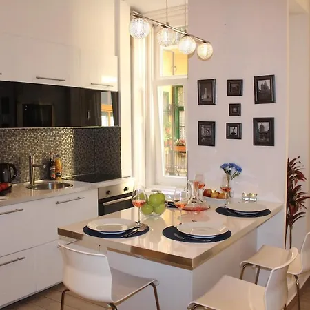 Apartamento Opposite Thermal Bath, Centre, 2 Bed, 2 Bath *