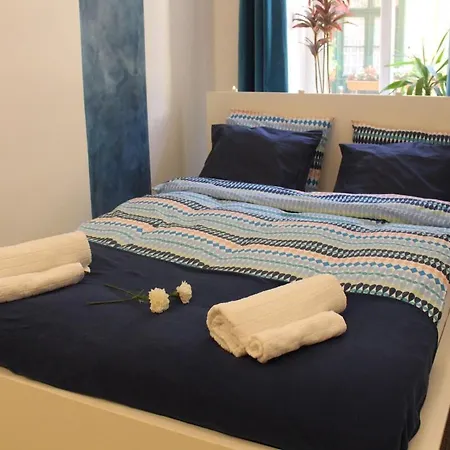 Opposite Thermal Bath, Centre, 2 Bed, 2 Bath Appartement Boedapest