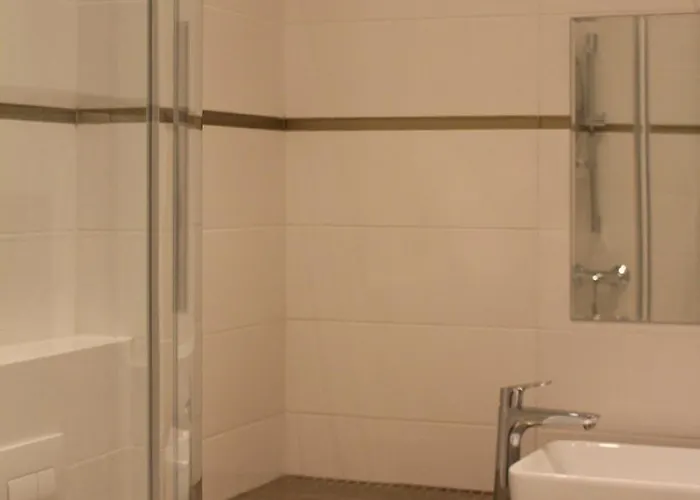 Opposite Thermal Bath, Centre, 2 Bed, 2 Bath *