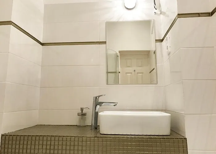 Opposite Thermal Bath, Centre, 2 Bed, 2 Bath Budapest