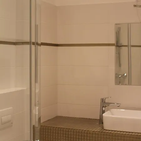 Opposite Thermal Bath, Centre, 2 Bed, 2 Bath *